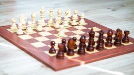 Šachová súprava Staunton Redwood DeLuxe